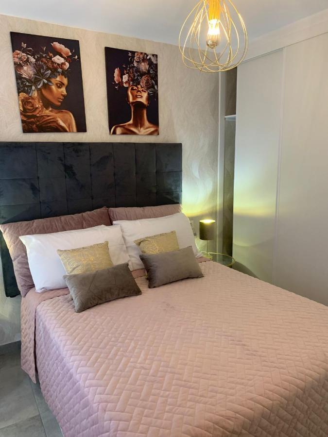 Los Boliches Holidays Suites فوينخيرولا المظهر الخارجي الصورة